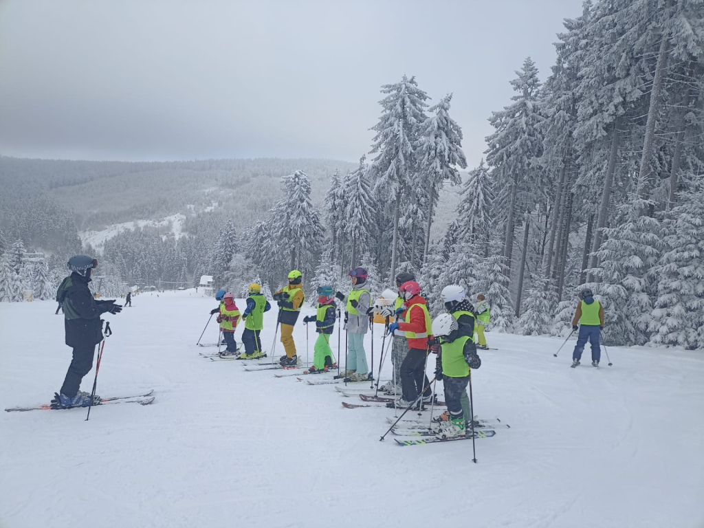 Lednové Déčko: Od zasněžených svahů až po indiánský karneval