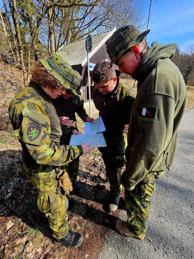 VYKOPNUTÉ DVEŘE 1/26